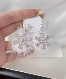 【urge select】ふわふわ 雪の結晶モチーフ ピアス