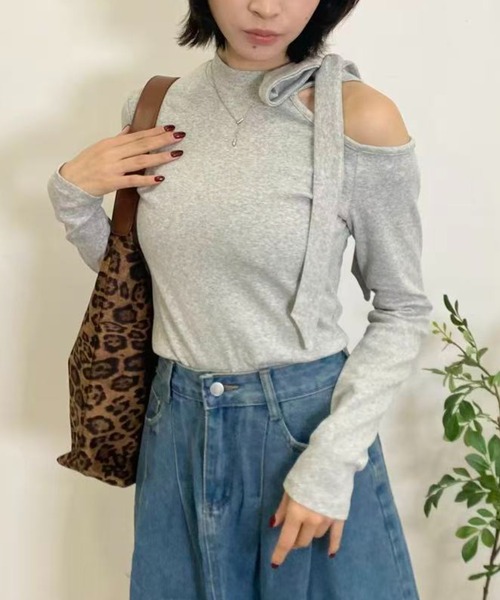 mebole(メボレ)の「ワンショルダーリボンスリムトップス(Tシャツ/カットソー・レディース・ブラック/グレー/ホワイト・FREE)」の3枚目の写真