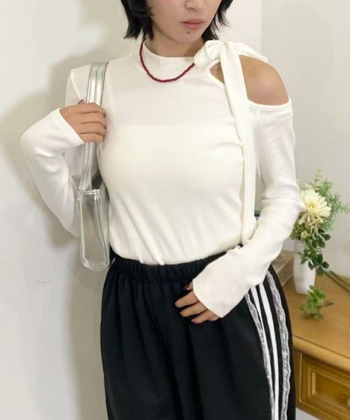 mebole(メボレ)の「ワンショルダーリボンスリムトップス(Tシャツ/カットソー・レディース・ブラック/グレー/ホワイト・FREE)」の8枚目の写真
