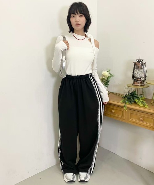 mebole(メボレ)の「ワンショルダーリボンスリムトップス(Tシャツ/カットソー・レディース・ブラック/グレー/ホワイト・FREE)」の6枚目の写真
