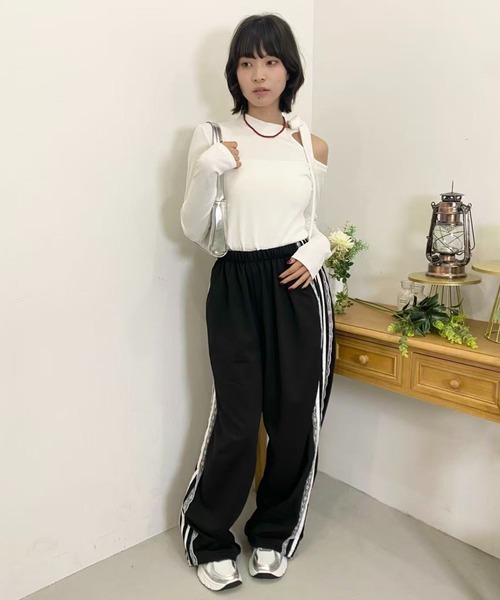 mebole(メボレ)の「ワンショルダーリボンスリムトップス(Tシャツ/カットソー・レディース・ブラック/グレー/ホワイト・FREE)」の4枚目の写真