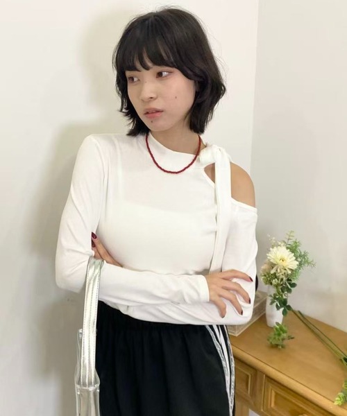 mebole(メボレ)の「ワンショルダーリボンスリムトップス(Tシャツ/カットソー・レディース・ブラック/グレー/ホワイト・FREE)」の13枚目の写真