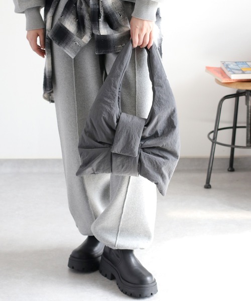 cepo（セポ）の「パデットリボンバッグ（ショルダーバッグ・レディース・チャコール/ブラック/オフホワイト・FREE）」の3枚目の写真