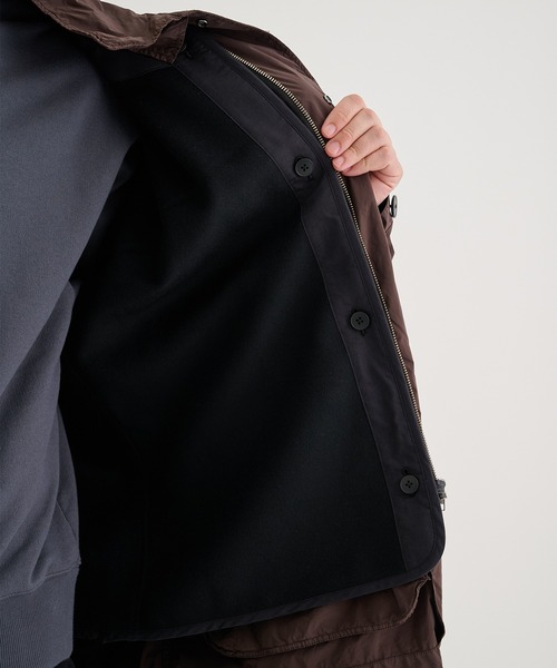 ATON（エイトン）の「【ATON / エイトン】AIR WEATHER SHORT MODS COAT（モッズコート・メンズ・ブラウン/ホワイト/ブラック・4/2/6）」の4枚目の写真