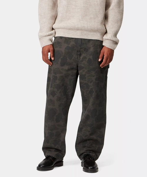 Carhartt WIP（カーハートダブリューアイピー）の「Carhartt WIP/カーハートダブリューアイピー ロンパン ダックカモ 総柄 セットアップ対応 DUCK SINGLEKNEE PANT I033896（その他パンツ・メンズ・ブラウン系その他/カモフラージュ・L/M/S/XS）」の2枚目の写真