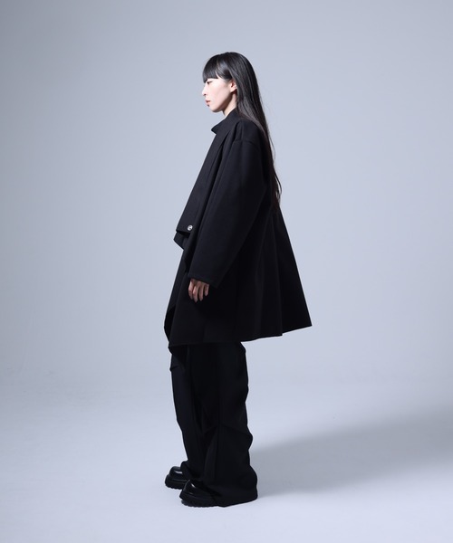 Ruze（ルゼ）の「Overwrap drape coat / オーバーラップ ドレープ ロングコート（その他アウター・メンズ・ブラック・FREE）」の3枚目の写真