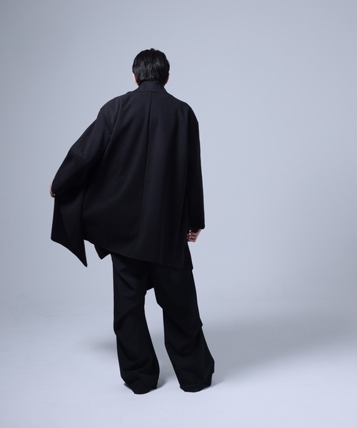 Ruze（ルゼ）の「Overwrap drape coat / オーバーラップ ドレープ ロングコート（その他アウター・メンズ・ブラック・FREE）」の7枚目の写真