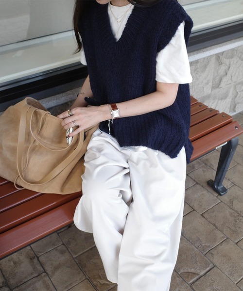 ISOOK（アイスー）の「Vネックニットベスト(eri. select) / レディース オーバーサイズ シンプル 無地 スリット ベージュ ネイビー（ベスト・レディース・ベージュ/ネイビー・FREE）」の14枚目の写真