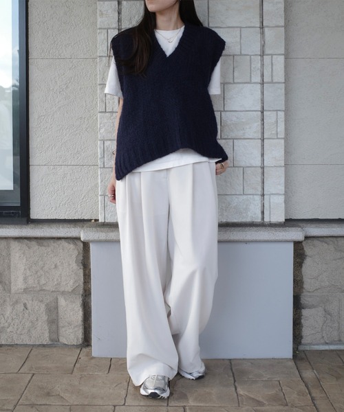 ISOOK（アイスー）の「Vネックニットベスト(eri. select) / レディース オーバーサイズ シンプル 無地 スリット ベージュ ネイビー（ベスト・レディース・ベージュ/ネイビー・FREE）」の9枚目の写真