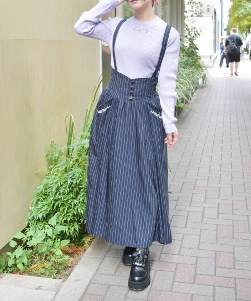 axes femme（アクシーズファム）の「サス付プチローズ刺繍スカート