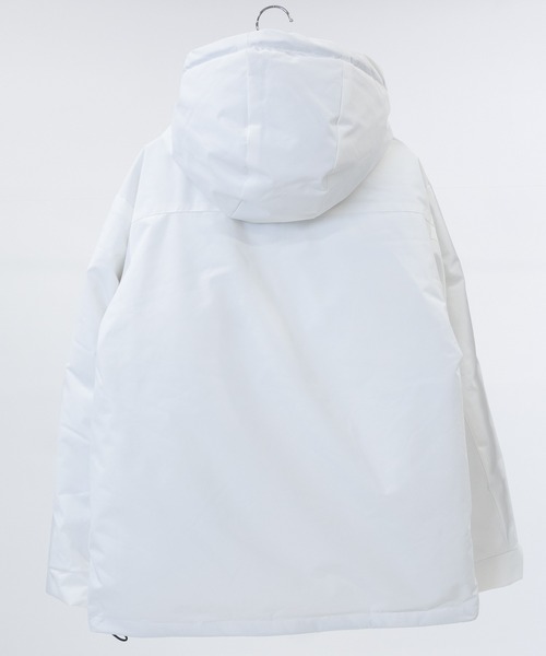 JOHN'S CLOSET（ジョンズクローゼット）の「【13】撥水＆防風 同色ロゴ 中綿マウンテンパーカー（ダウンジャケット/コート・メンズ・ホワイト/レッド/ブラック・MEDIUM/LARGE/X-LARGE）」の4枚目の写真