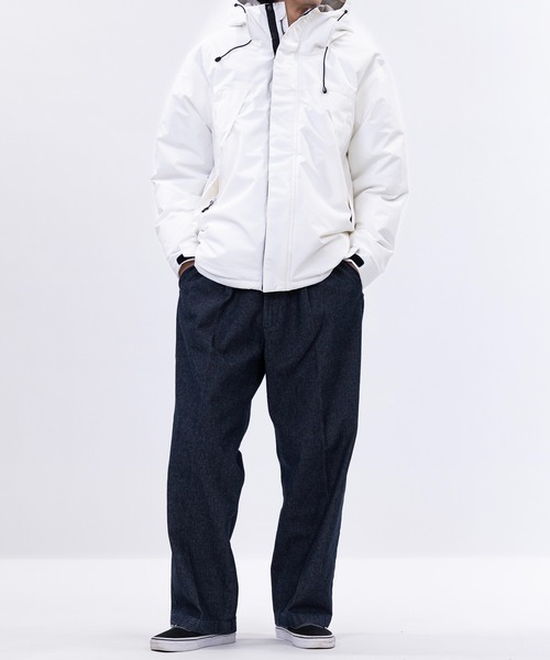 JOHN'S CLOSET（ジョンズクローゼット）の「【13】撥水＆防風 同色ロゴ 中綿マウンテンパーカー（ダウンジャケット/コート・メンズ・ホワイト/レッド/ブラック・MEDIUM/LARGE/X-LARGE）」の10枚目の写真