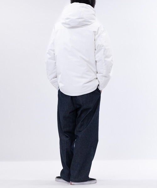 JOHN'S CLOSET（ジョンズクローゼット）の「【13】撥水＆防風 同色ロゴ 中綿マウンテンパーカー（ダウンジャケット/コート・メンズ・ホワイト/レッド/ブラック・MEDIUM/LARGE/X-LARGE）」の12枚目の写真