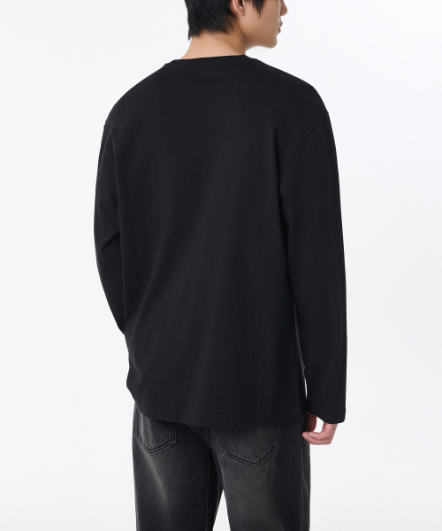 MUSINSA STANDARD（ムシンサスタンダード）の「リラックスドクルーネック長袖Tシャツ[ブラック]（Tシャツ/カットソー・メンズ・その他・SMALL/MEDIUM/LARGE/X-LARGE/XX-LARGE/XXX-LARGE）」の2枚目の写真
