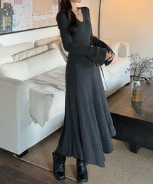 Vネックニットワンピース