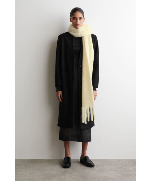 【オンライン完売品】COS フリンジブラッシュドモヘアマフラー フリンジブラッシュドモヘアマフラー（マフラー）｜COS（コス）の