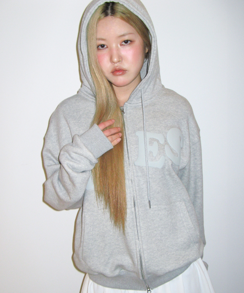AMESWORLDWIDE(アメスワールドワイド)の「BIG TYPO HOODIE ZIP UP GREY(パーカー・メンズ・その他・SMALL/MEDIUM/LARGE)」の3枚目の写真