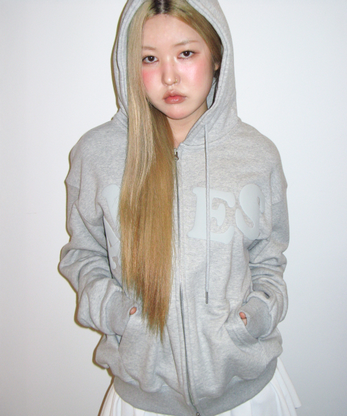 AMESWORLDWIDE(アメスワールドワイド)の「BIG TYPO HOODIE ZIP UP GREY(パーカー・メンズ・その他・SMALL/MEDIUM/LARGE)」の4枚目の写真