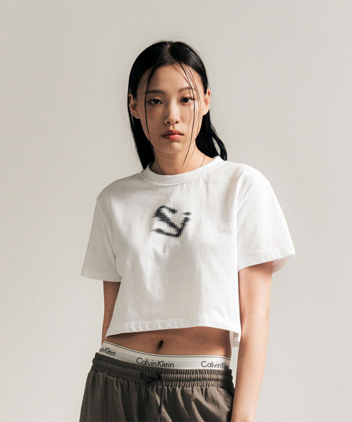 SCHISM INDUCING(スキズムインデューシング)の「LOGO CROPPED T-SHIRT, WHITE(Tシャツ/カットソー・レディース・その他・MEDIUM)」の1枚目の写真
