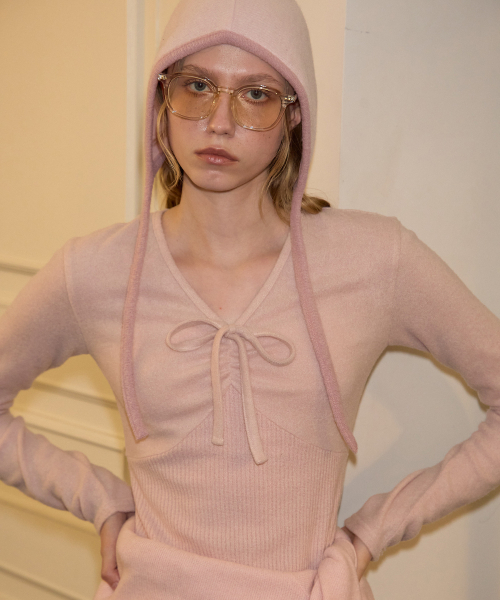 SALON DE YOHN（サロンドヨーン）の「V-neck Ribbon Shirring Knit_ Pink（ニット/セーター・レディース・その他・SMALL/MEDIUM）」の3枚目の写真