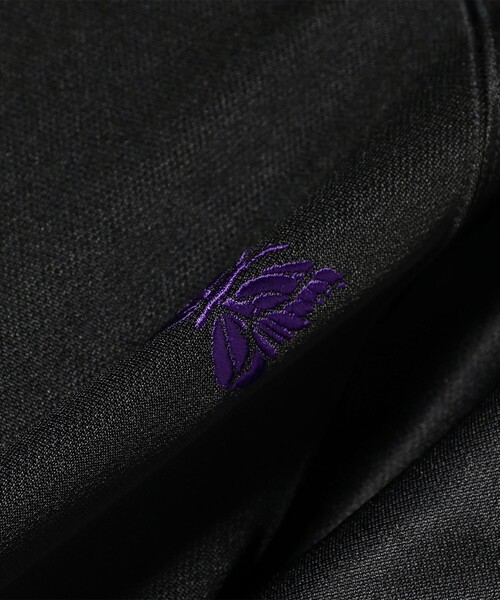 Needles(ニードルス)の「▲【別注】NEEDLES / Track Crew Neck Shirt(110~160cm)(スウェット・キッズ・ブラック・LARGE/SMALL)」の13枚目の写真