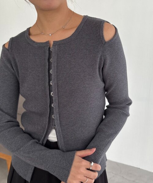 CAPRICIEUX LE'MAGE（カプリシューレマージュ）の「肩開きセッパボタンカーディガン（カーディガン/ボレロ・レディース・ブラウン/ピンク/グレー/ライトベージュ・FREE）」の9枚目の写真