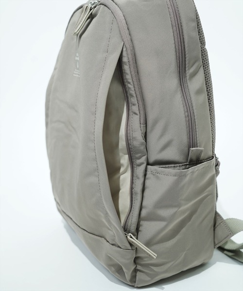 anello GRANDE(アネログランデ)の「"02"≪anello GRANDE≫MOIST/モイスト 10ポケット/15L 2WAY デイパック/リュック(バックパック/リュック・レディース・ネイビー/グレイッシュベージュ/ブラック・ONE SIZE)」の16枚目の写真