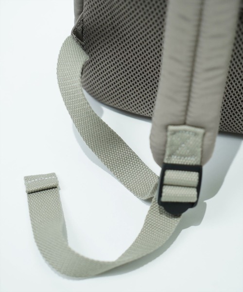 anello GRANDE(アネログランデ)の「"02"≪anello GRANDE≫MOIST/モイスト 10ポケット/15L 2WAY デイパック/リュック(バックパック/リュック・レディース・ネイビー/グレイッシュベージュ/ブラック・ONE SIZE)」の19枚目の写真
