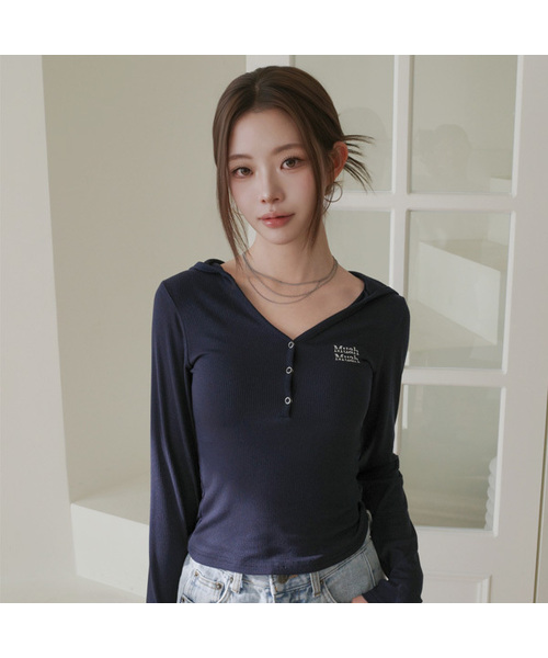 muahmuah（ムーアムーア）の「ヘンリーネックフードスティッチTシャツ[6色]（Tシャツ/カットソー・レディース・ネイビー/ホワイト/ブラック/グレー/ベージュ/カーキ・FREE）」の6枚目の写真