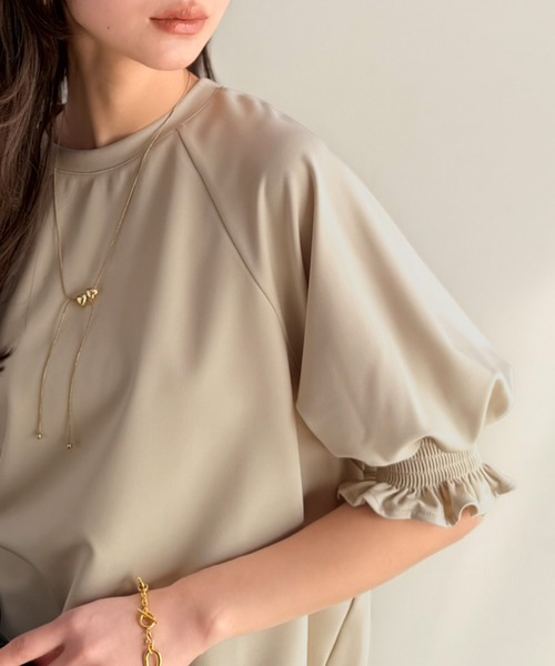 Classical Evon(クラシカルエヴォン)の「【Classical Evon】上品なフリルデザインで、袖先に華やぎを。ジョーゼット素材キャンディースリーブプルオーバー(Tシャツ/カットソー・レディース・ブラウン/ライトベージュ/ブラック/オフホワイト・X-LARGE/SMALL/MEDIUM/LARGE)」の4枚目の写真