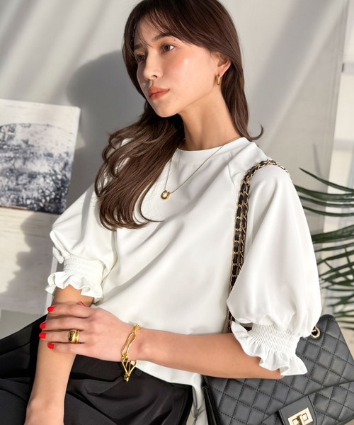Classical Evon(クラシカルエヴォン)の「【Classical Evon】上品なフリルデザインで、袖先に華やぎを。ジョーゼット素材キャンディースリーブプルオーバー(Tシャツ/カットソー・レディース・ブラウン/ライトベージュ/ブラック/オフホワイト・X-LARGE/SMALL/MEDIUM/LARGE)」の13枚目の写真