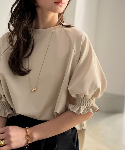 Classical Evon(クラシカルエヴォン)の「【Classical Evon】上品なフリルデザインで、袖先に華やぎを。ジョーゼット素材キャンディースリーブプルオーバー(Tシャツ/カットソー・レディース・ブラウン/ライトベージュ/ブラック/オフホワイト・X-LARGE/SMALL/MEDIUM/LARGE)」の6枚目の写真