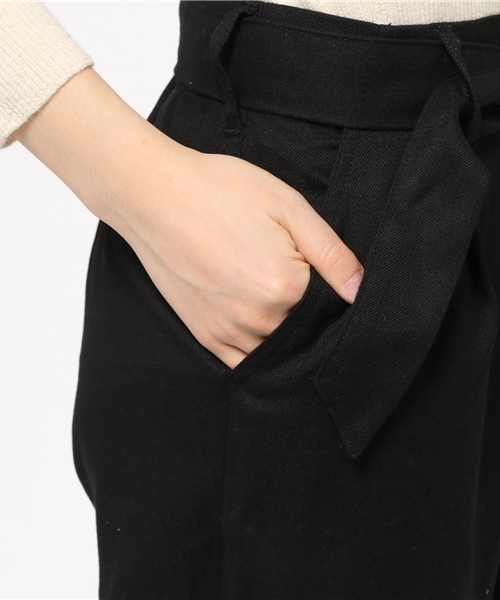 Discoat Parisien（ディスコートパリシアン）の「起毛ベルト付ワイドクロップドパンツ（その他パンツ・レディース・グレー/ネイビー/ブラック・SMALL/LARGE/MEDIUM）」の5枚目の写真