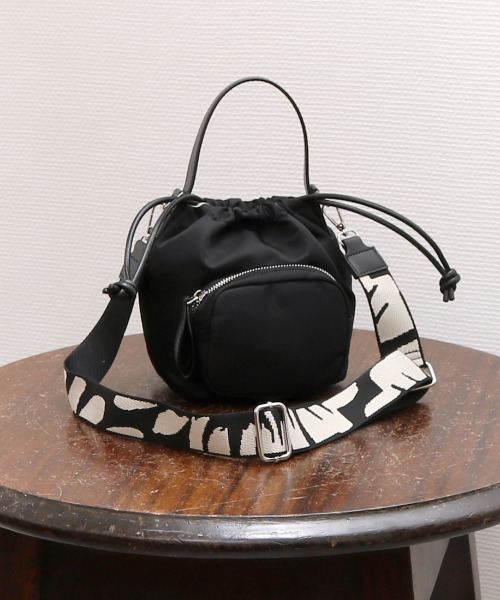 cache cache(カシュ カシュ)の「カシュカシュ cachecache / アクセポーチ付ナイロントート(トートバッグ・レディース・レオパード/ブラック・FREE)」の16枚目の写真