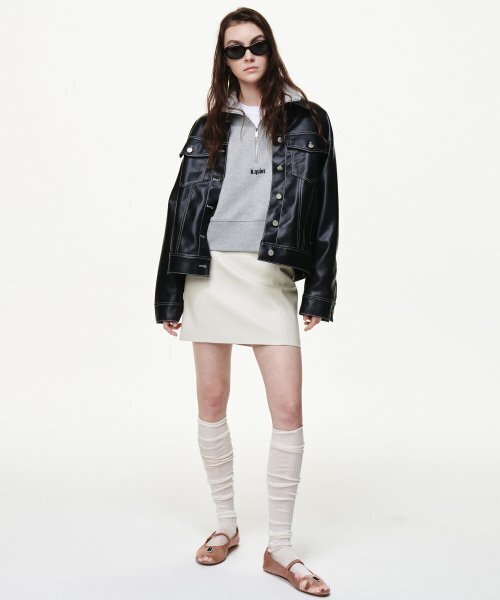 B QUIET（ビークワイエット）の「[UNISEX]FAUX LEATHER TRUCKER JACKET_BLACK（ライダースジャケット・レディース・その他・ONE SIZE）」の2枚目の写真