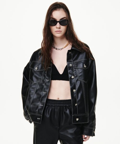 B QUIET（ビークワイエット）の「[UNISEX]FAUX LEATHER TRUCKER JACKET_BLACK（ライダースジャケット・レディース・その他・ONE SIZE）」の3枚目の写真