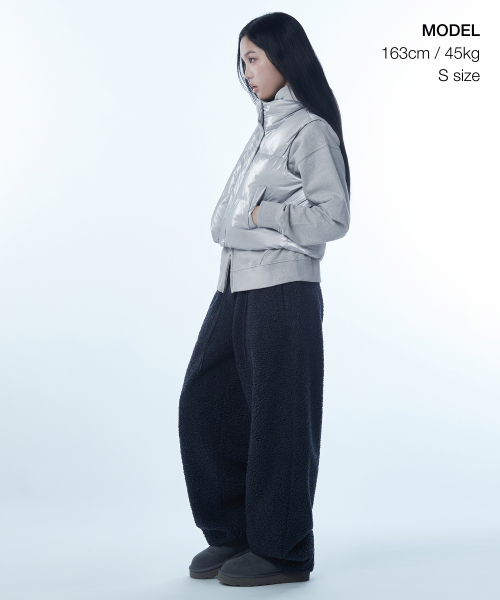 MUSINSA STANDARD WOMAN（ムシンサスタンダードウーマン）の「ウィメンズデイリープファーシャイニークロップダウンベスト[シルバー]（ダウンベスト・レディース・その他・X-SMALL/SMALL/LARGE/MEDIUM）」の2枚目の写真