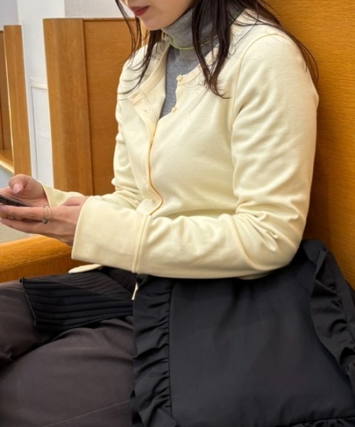 FUULLY STUDIO(フーリィーステューディオ)の「ポイント刺しゅうクルーショートカーディガン(カーディガン/ボレロ・レディース・ライトイエロー/ブラック・FREE)」の20枚目の写真