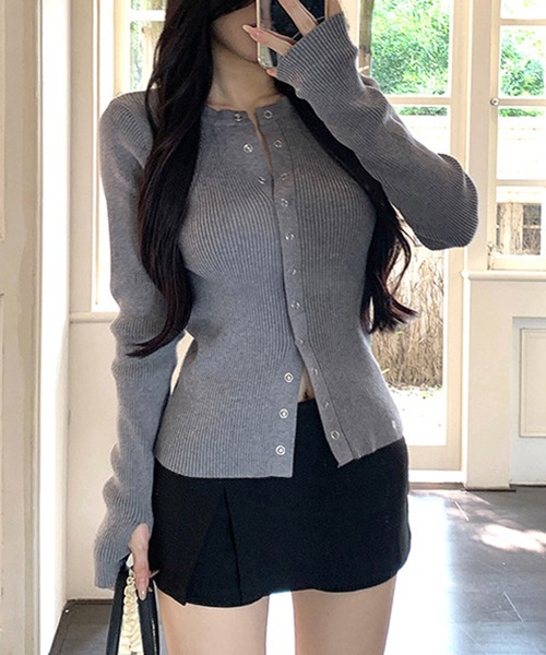 Chiina（チーナ）の「Chiina/【豊富なカラーバリーション】スリムフィット　フィンガーホールクルーネックリブカーディガン（カーディガン/ボレロ・レディース・レッド/ピンク/ホワイト/ブラック/グレー/ブルー・MEDIUM/SMALL）」の14枚目の写真