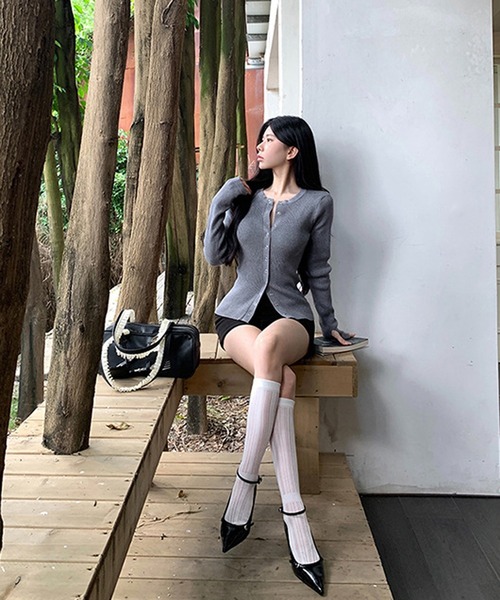 Chiina（チーナ）の「Chiina/【豊富なカラーバリーション】スリムフィット　フィンガーホールクルーネックリブカーディガン（カーディガン/ボレロ・レディース・レッド/ピンク/ホワイト/ブラック/グレー/ブルー・MEDIUM/SMALL）」の16枚目の写真