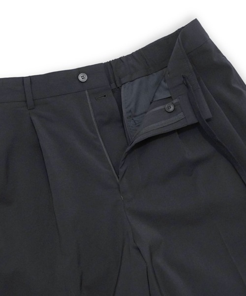 yoko sakamoto（ヨーコサカモト）の「【YOKO SAKAMOTO】 DOUBLE PLEATED SHORTS（その他パンツ・メンズ・ブラック・SMALL/MEDIUM）」の3枚目の写真