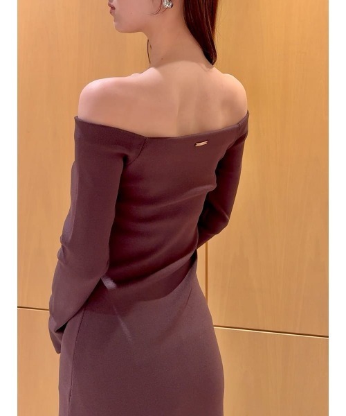 SNIDEL(スナイデル)の「オフショルIラインニットワンピース(ワンピース・レディース・ブラック/ブラウン/ピンク・1/0)」の10枚目の写真