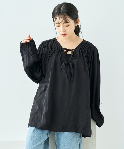 mil（ミル）の「シャーリング リボン チュニック ブラウス【587236】（シャツ/ブラウス・レディース・ブラック/ブラウン/オフホワイト・ONE SIZE）」の3枚目の写真