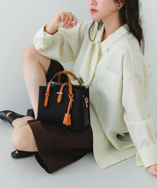 RODE SKO（ロデスコ）の「『Sサイズ』チャーム付メッシュミニバッグ（ハンドバッグ・レディース・ベージュ/ブラック・ONE）」の2枚目の写真