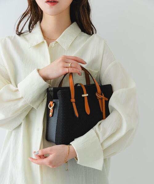 RODE SKO（ロデスコ）の「『Sサイズ』チャーム付メッシュミニバッグ（ハンドバッグ・レディース・ベージュ/ブラック・ONE）」の6枚目の写真