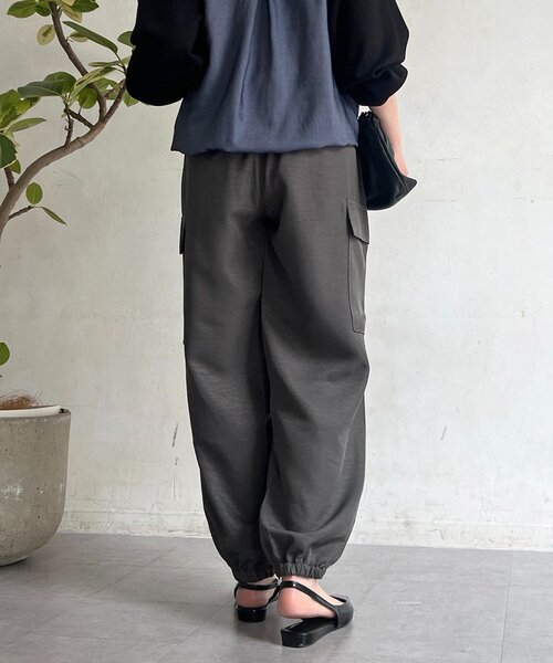 un dix cors(アンディコール)の「ヴィンテージサテンカーゴパンツ(その他パンツ・レディース・チャコールグレー/グレイッシュベージュ/ミント・FREE)」の15枚目の写真