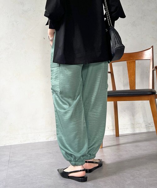 un dix cors(アンディコール)の「ヴィンテージサテンカーゴパンツ(その他パンツ・レディース・チャコールグレー/グレイッシュベージュ/ミント・FREE)」の6枚目の写真