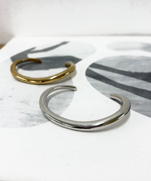 LOUNGEDRESS（ラウンジドレス）の「【GALENA/ガレナ】ニュアンスラインバングル（ブレスレット・レディース・シルバー/ゴールド・FREE）」の2枚目の写真