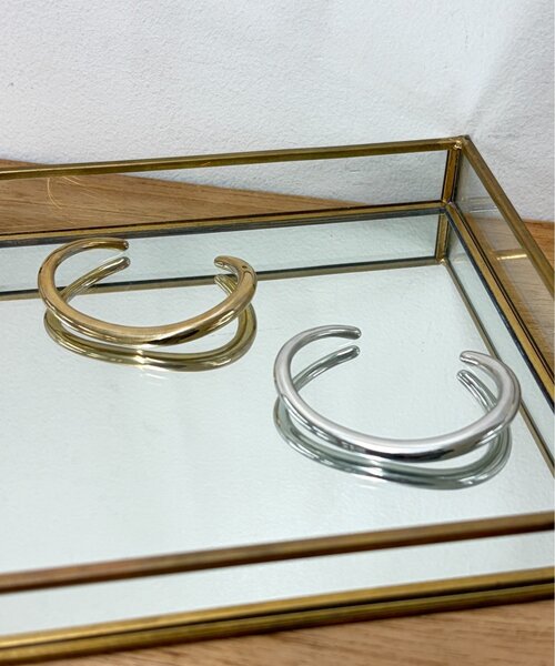 LOUNGEDRESS（ラウンジドレス）の「【GALENA/ガレナ】ニュアンスラインバングル（ブレスレット・レディース・シルバー/ゴールド・FREE）」の4枚目の写真