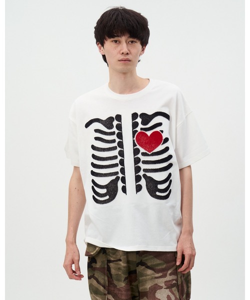 DISCOVERED（ディスカバード）の「BRUSH BONE&HEART TEE（Tシャツ/カットソー・メンズ・ブラック/ホワイト・LARGE/SMALL）」の2枚目の写真